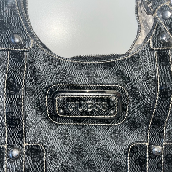 Gray Guess Bag 🩶 - Picture 4 of 4
